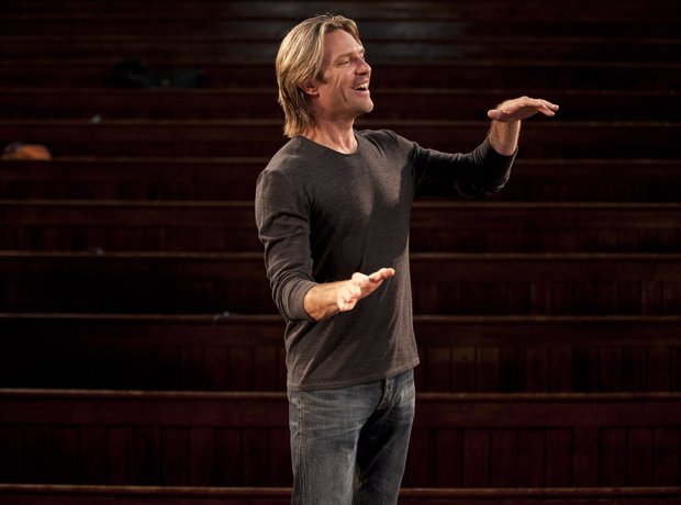 Eric Whitacre conducting